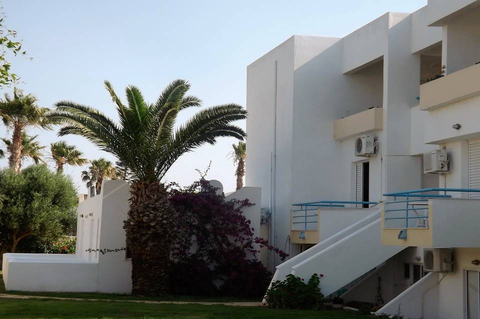 Leonidas Hotel & Studios 4