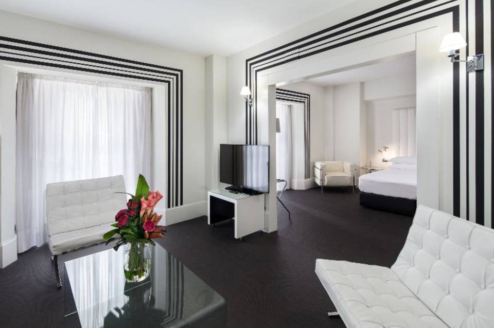 Mariposa Hotel 1