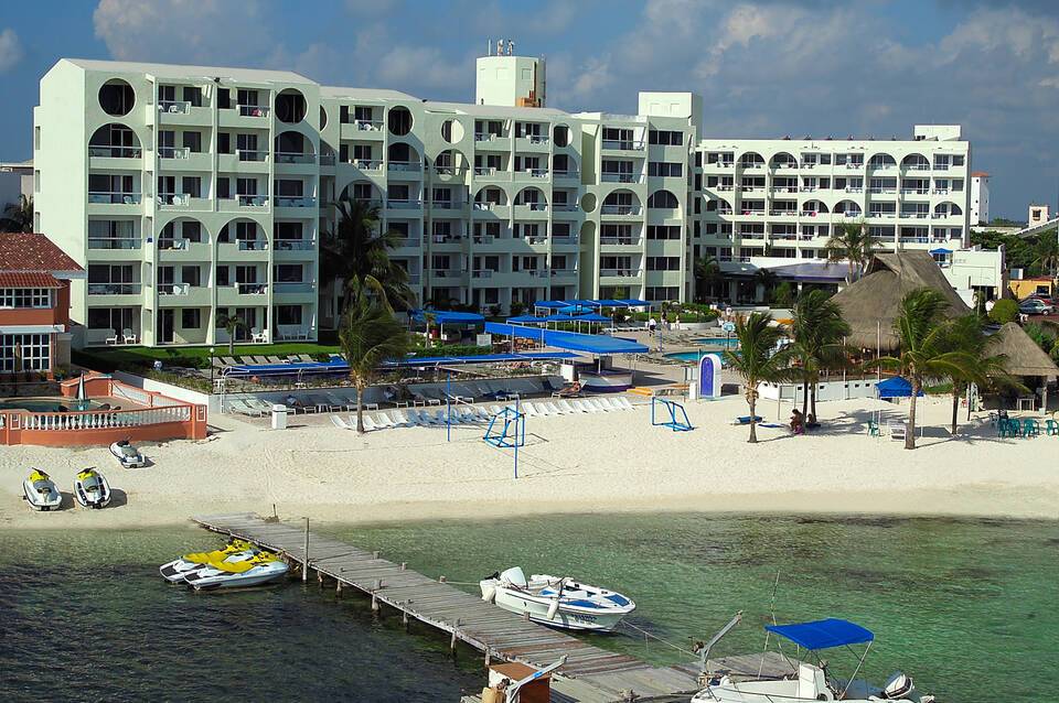 Aquamarina Beach Hotel Cancun 1
