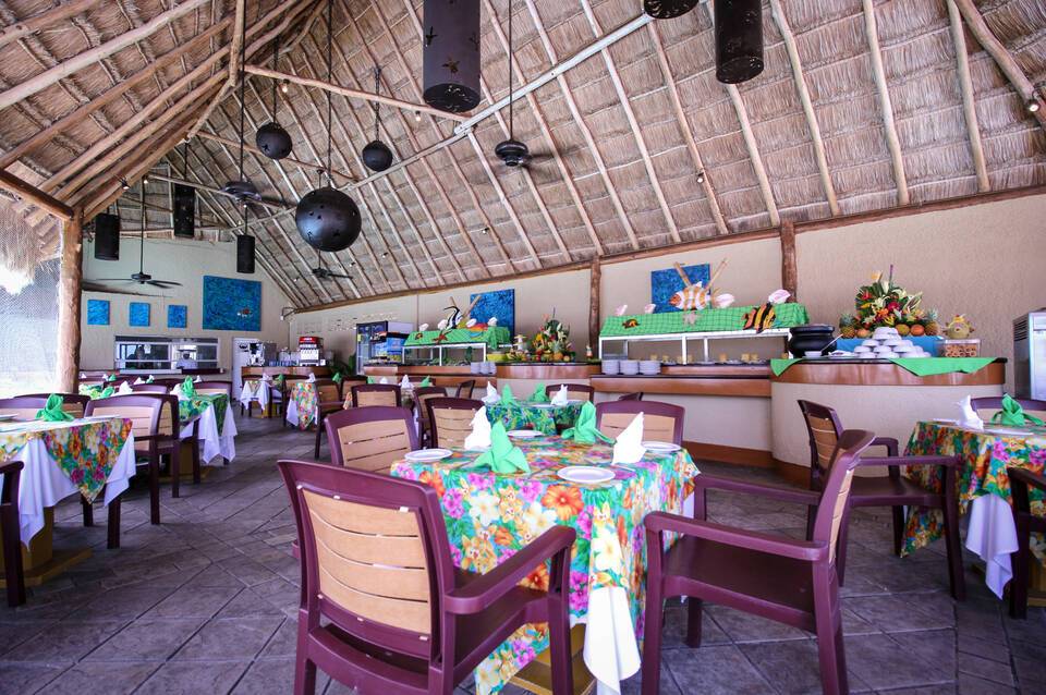Aquamarina Beach Hotel Cancun 2