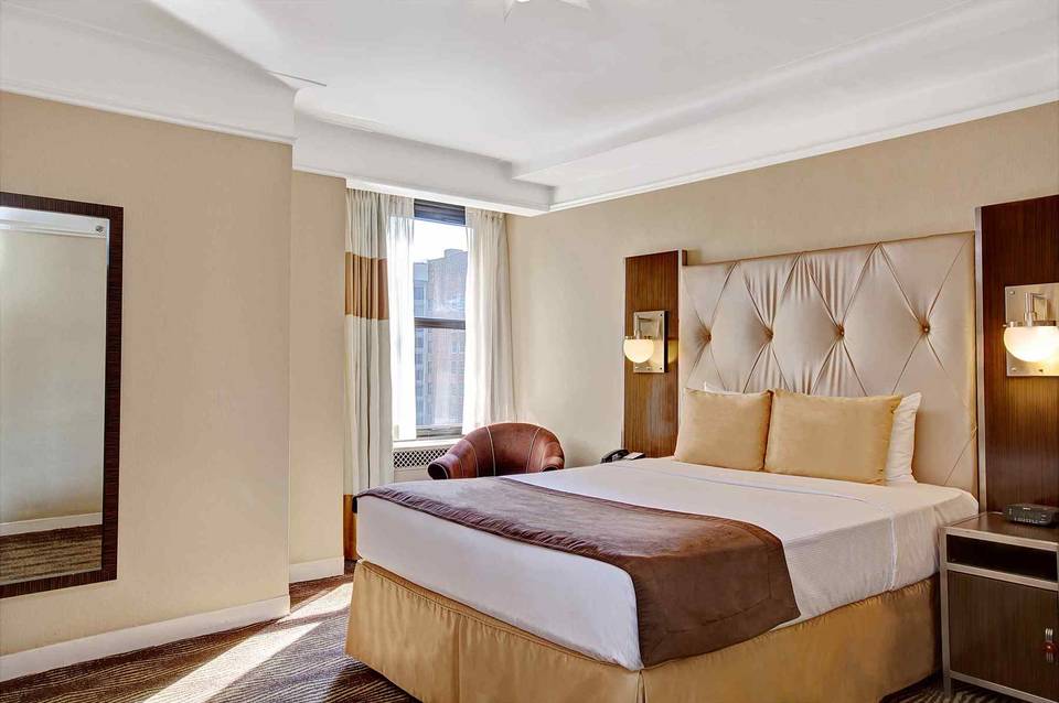 The New Yorker Hotel by Lotte Hotels 4