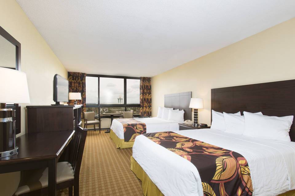 Ramada Plaza by Wyndham Orlando Resort & Suites International Drive 1