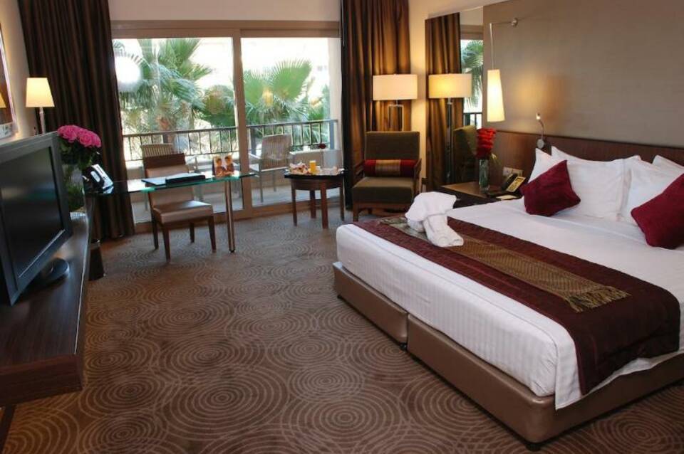 Dusit Thani LakeView Cairo 5