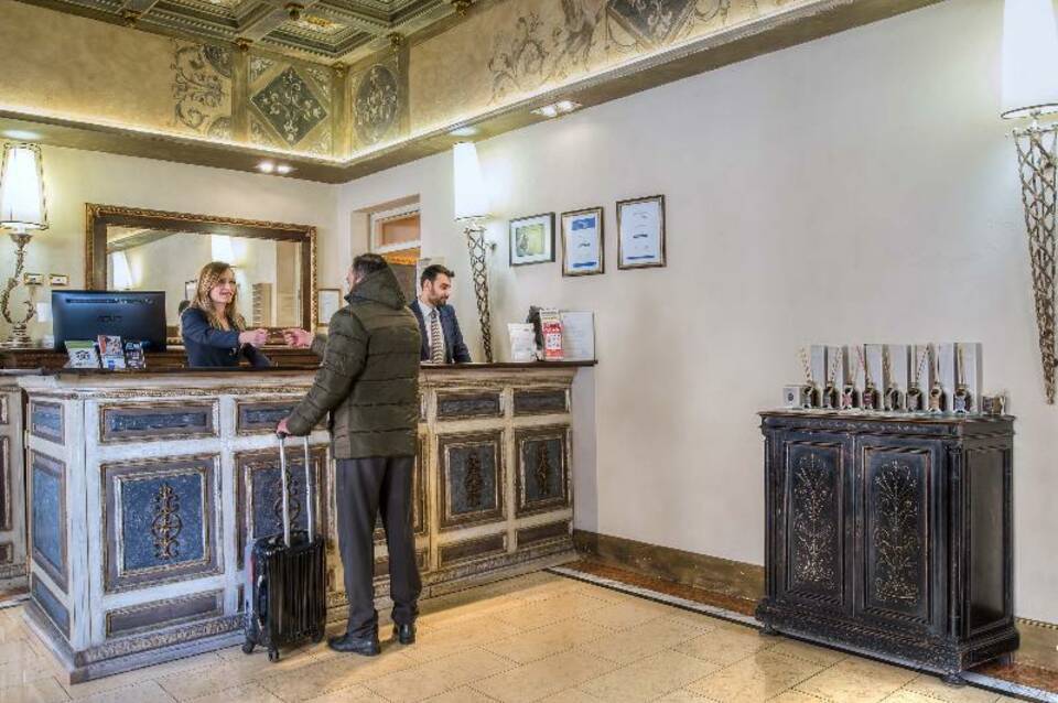 Room Select Via Veneto 1