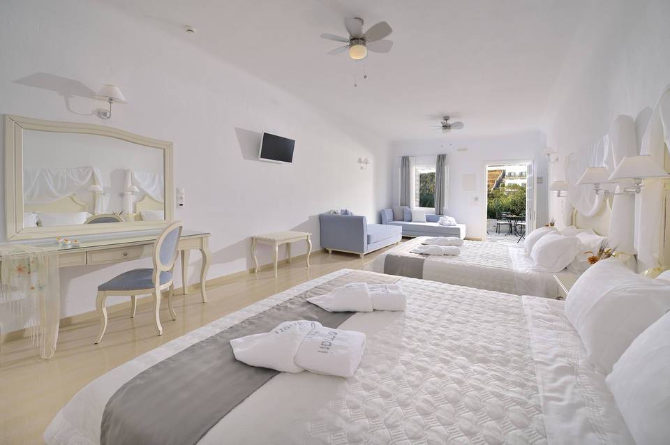 Kamari Hotel 3