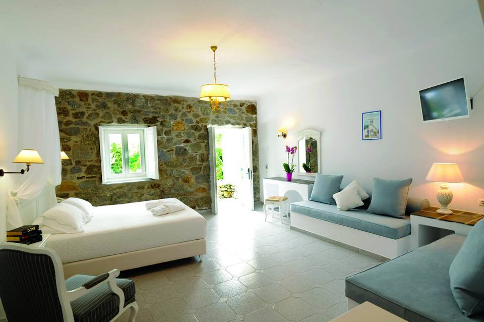 Kamari Hotel 5