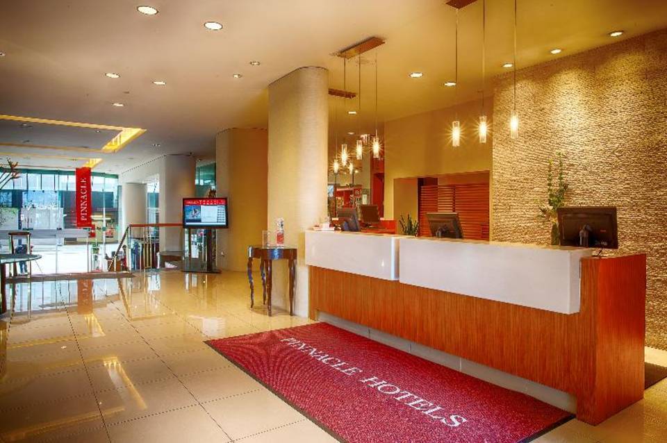 Pinnacle Hotel Vancouver Harbourfront 5