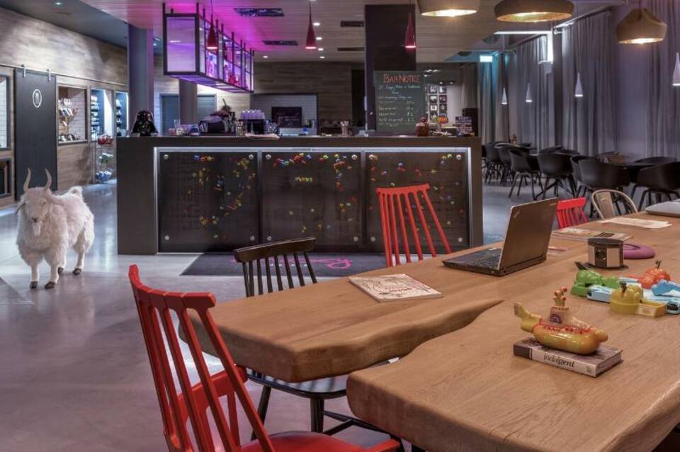 Moxy London Excel 1