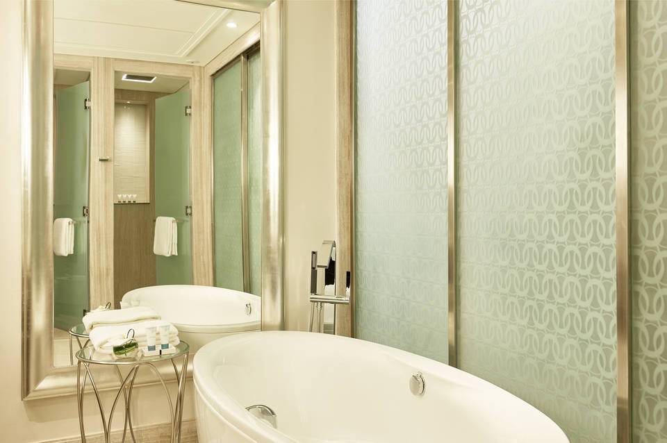 Hilton Dubai Al Habtoor City 5