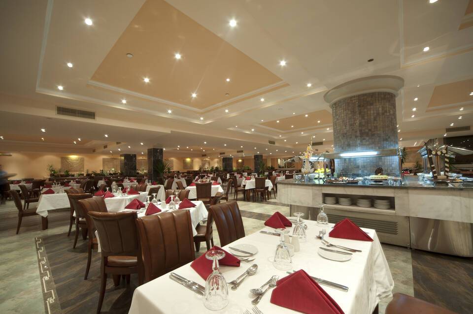 AMC Royal Hotel & Spa 4
