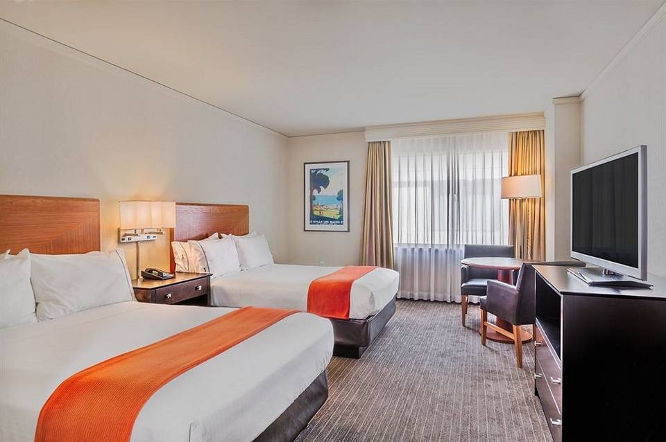 Holiday Inn Express & Suites San Francisco Fishermans Wharf 2