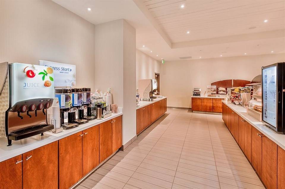 Holiday Inn Express & Suites San Francisco Fishermans Wharf 3