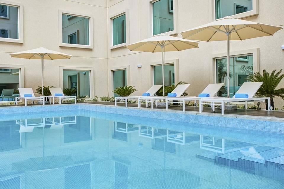 Hilton Garden Inn Dubai, Mall Avenue 1