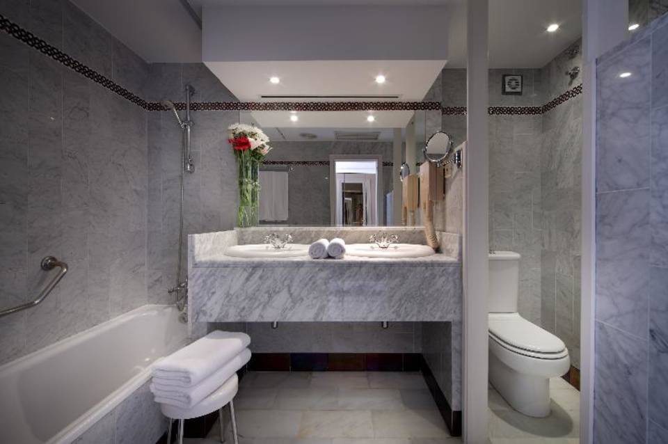 Hotel Abades Benacazon 3