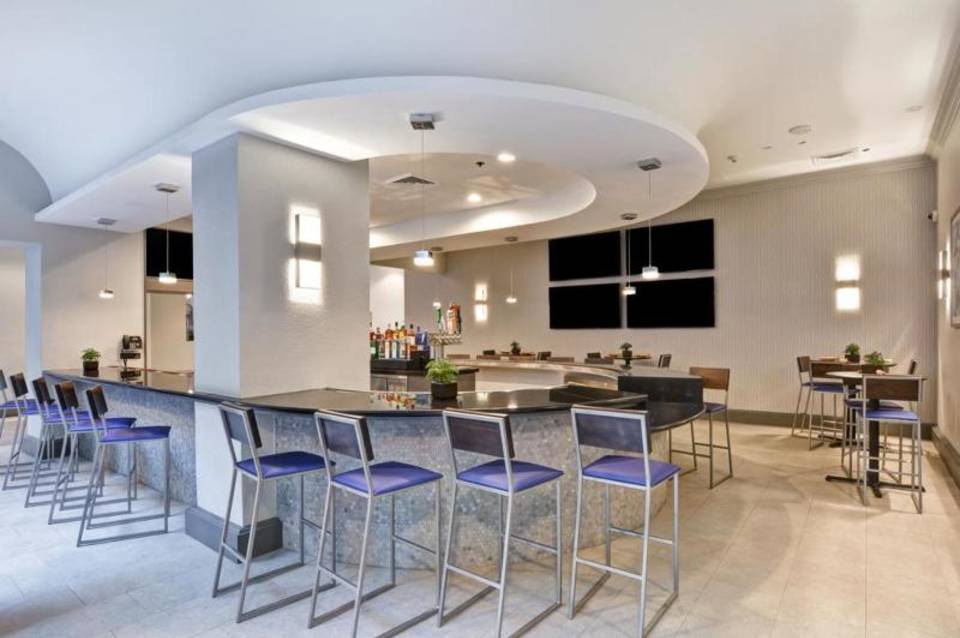 Embassy Suites by Hilton Miami International Airport 2