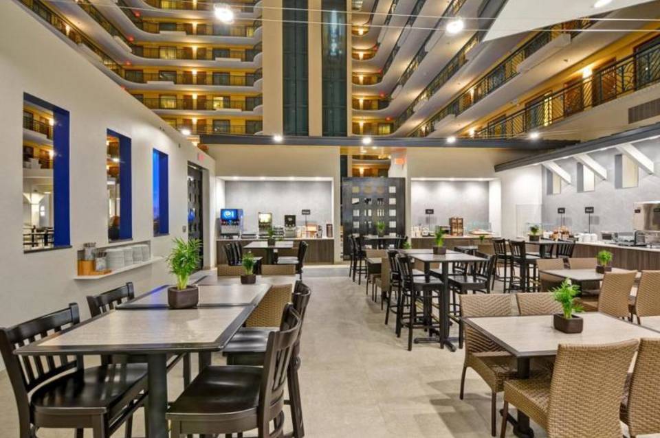 Embassy Suites by Hilton Miami International Airport 3