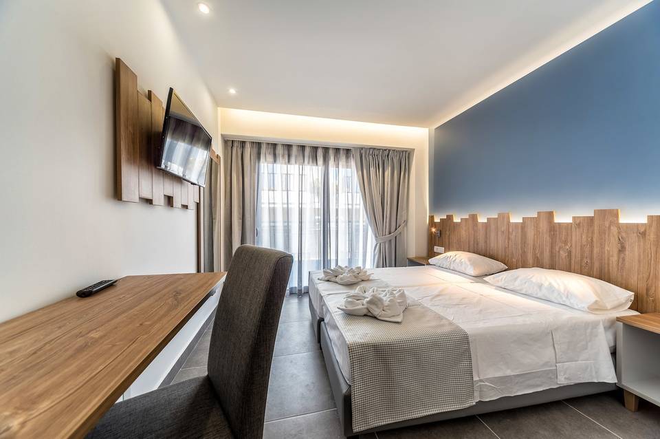 Pollis Hotel 2