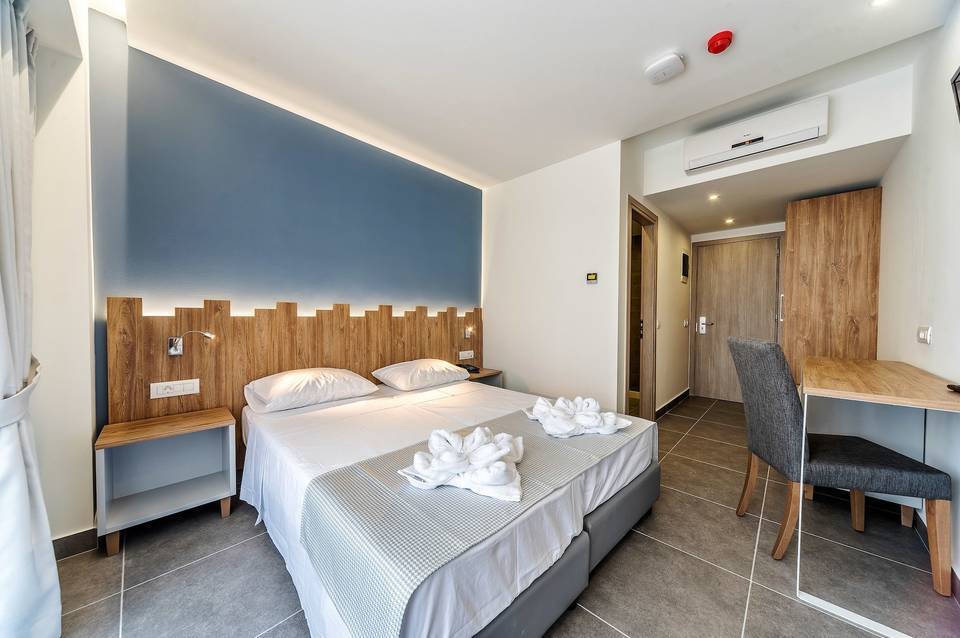 Pollis Hotel 3