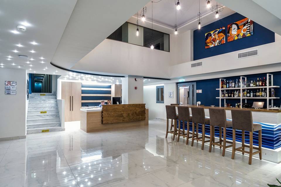 Pollis Hotel 4