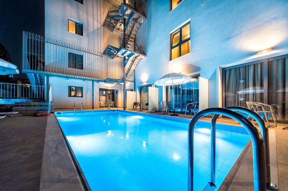 Pollis Hotel 1