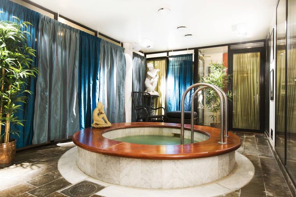 Victory Hotel 4