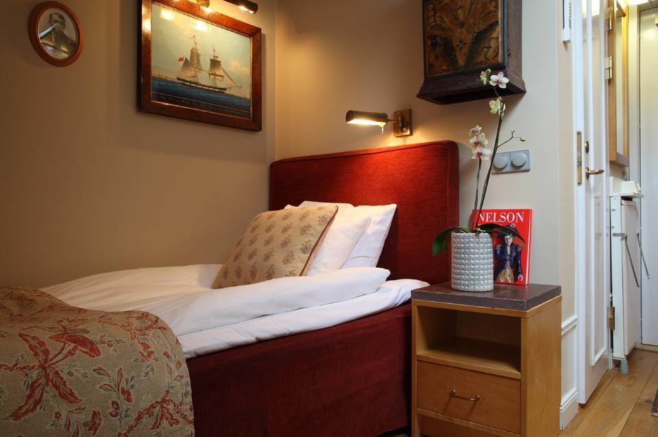 Victory Hotel 5
