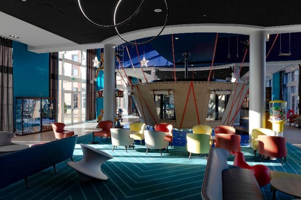Grand Magic Hotel 5