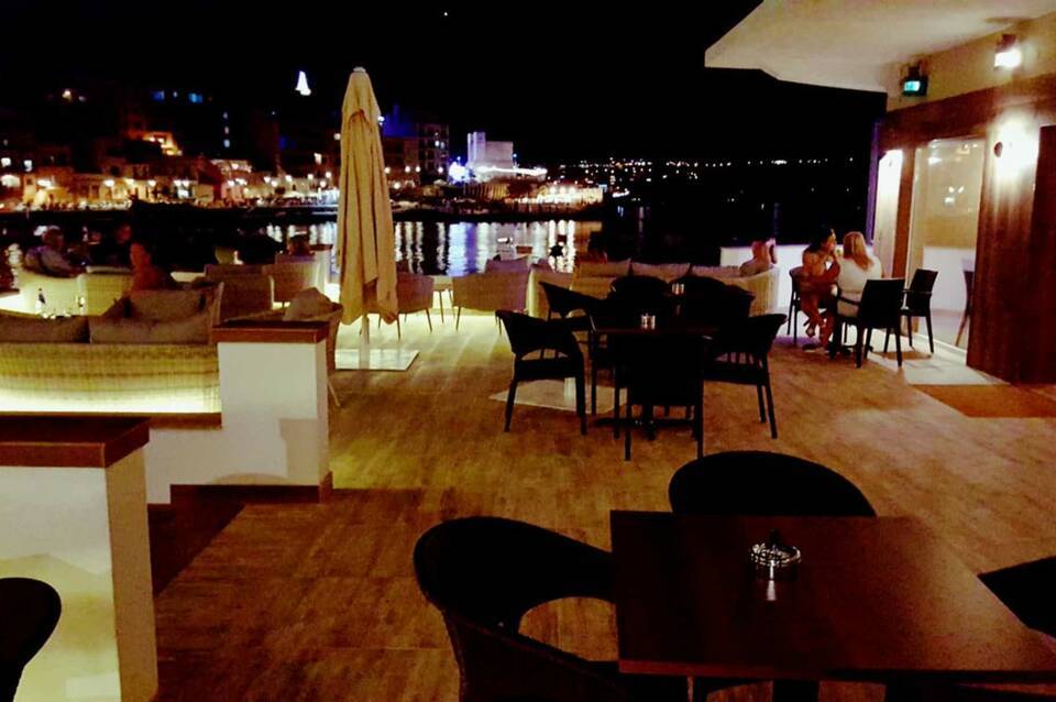 Gillieru Harbour Hotel 2