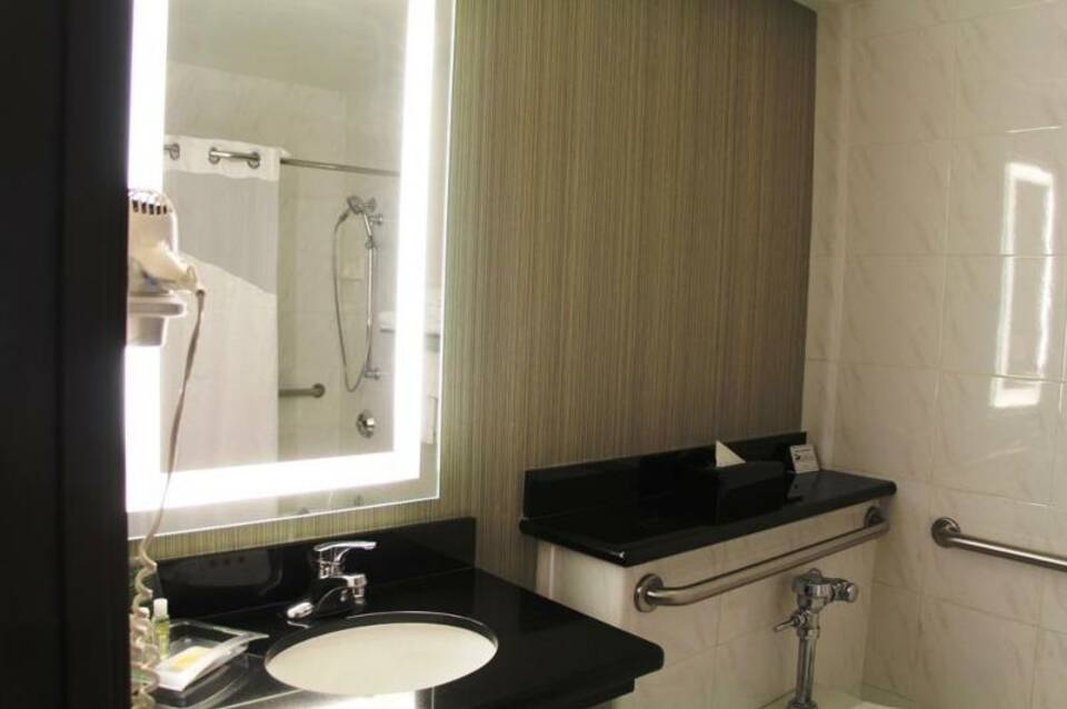 DoubleTree by Hilton Buena Park 5