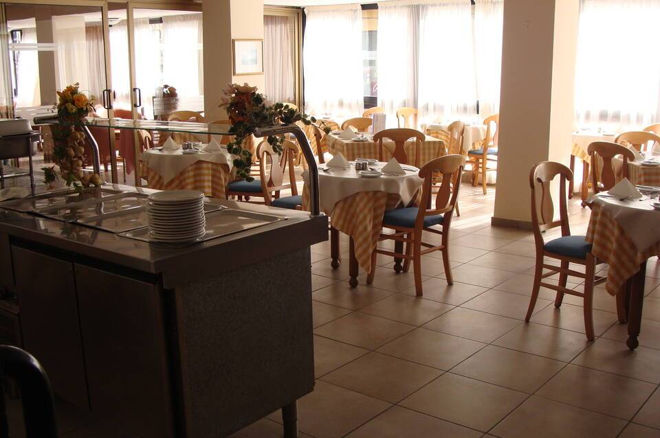 Primera Hotel 4