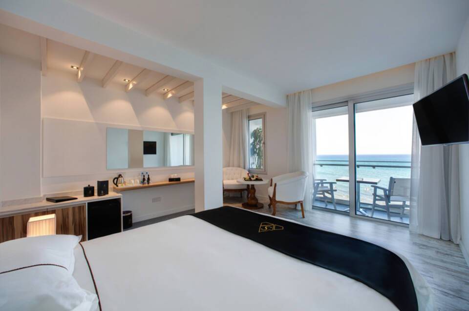 The Ciao Stelio Deluxe Hotel 3