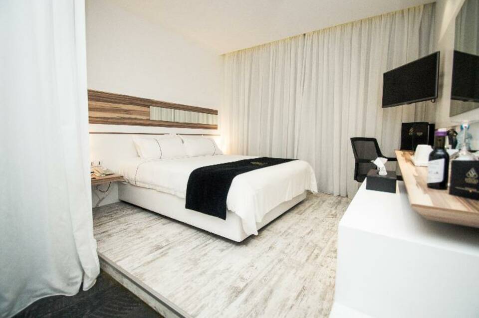 The Ciao Stelio Deluxe Hotel 5