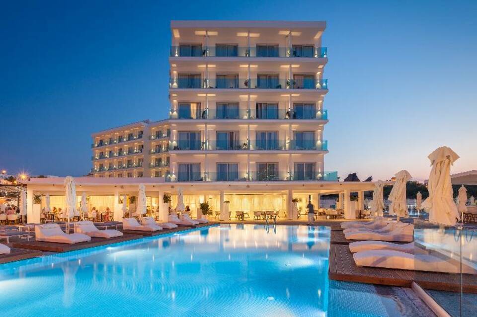 The Blue Ivy Hotel & Suites 3