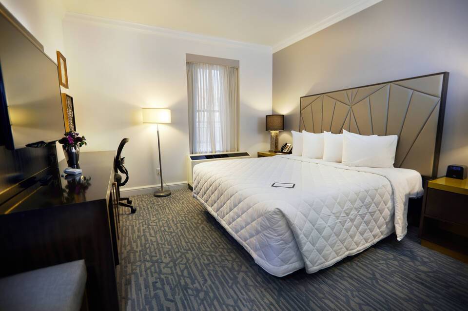 Martinique New York on Broadway, Curio Collection by Hilton 3