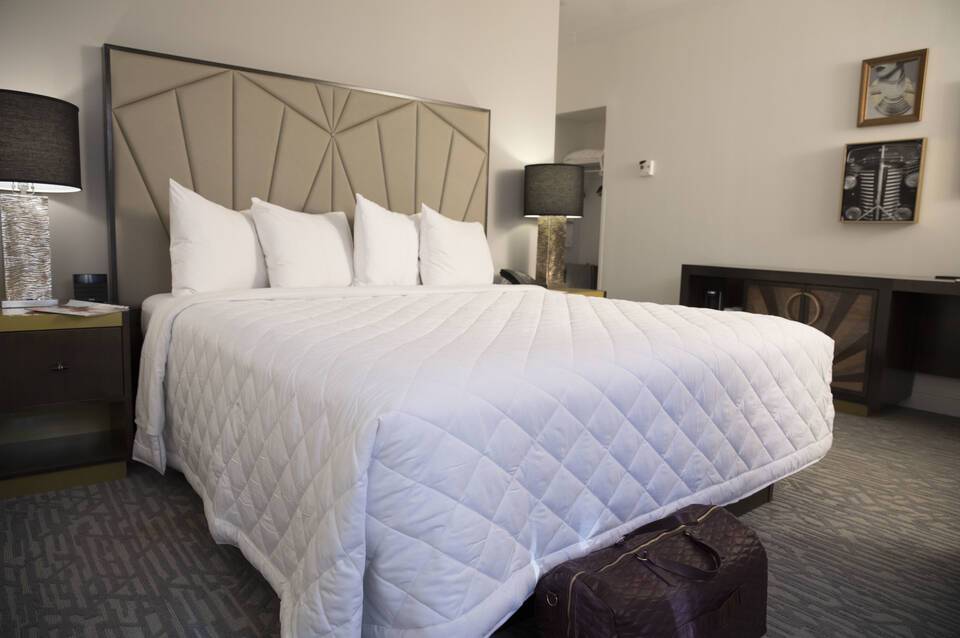 Martinique New York on Broadway, Curio Collection by Hilton 4
