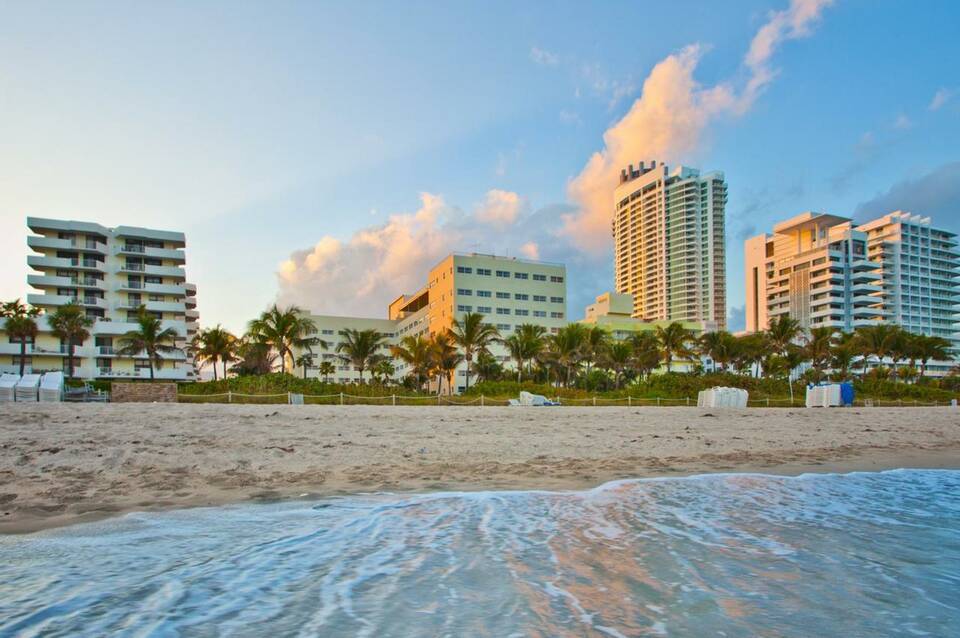 Holiday Inn Miami Beach Oceanfront 1