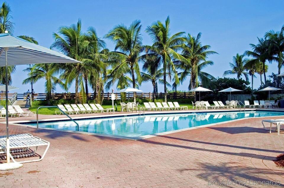 Holiday Inn Miami Beach Oceanfront 2