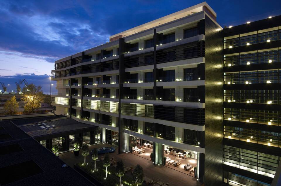 The Met Hotel 3