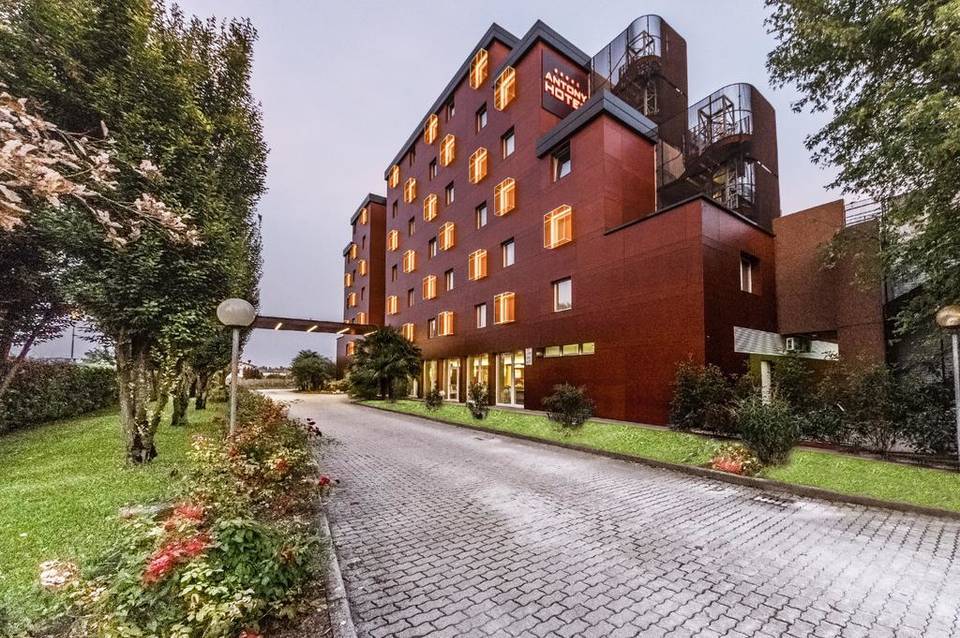Antony Hotel 1
