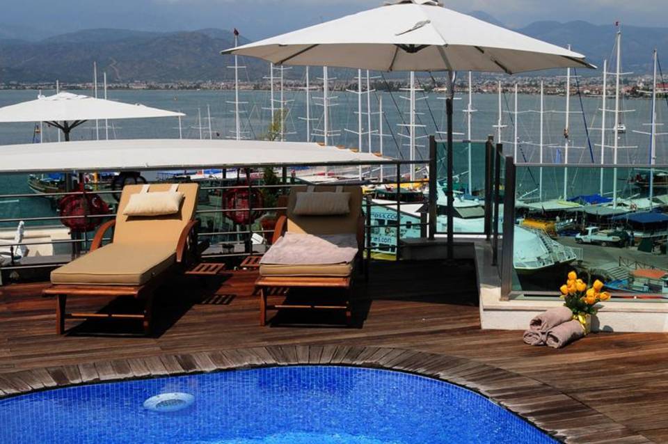 Alesta Yacht Hotel 1