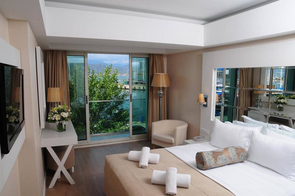 Alesta Yacht Hotel 2
