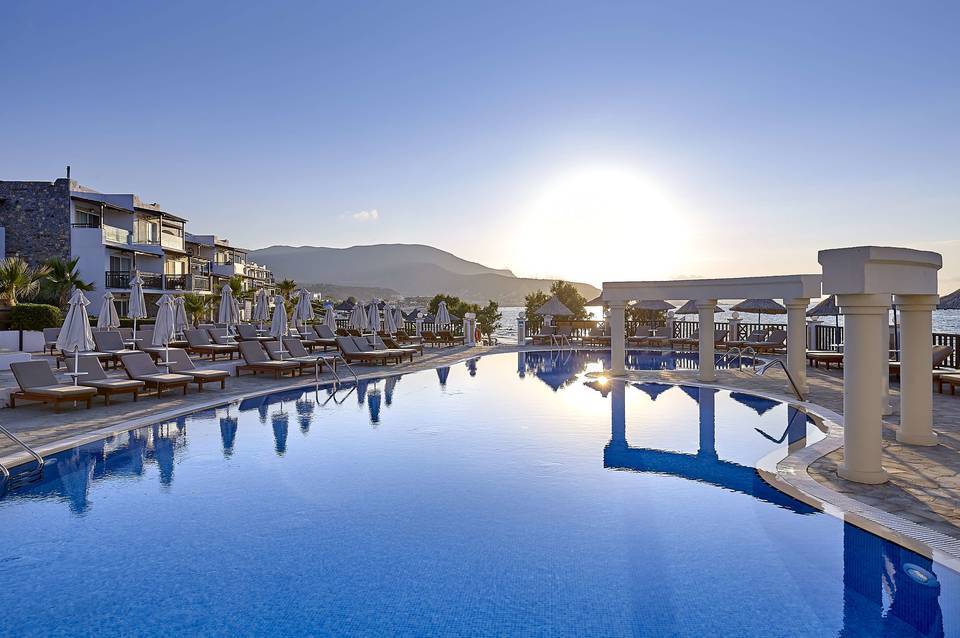 Alexander Beach Hotel & Village Resort 1