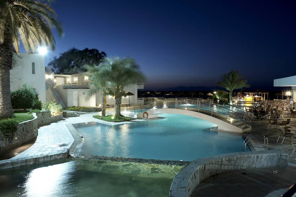 Avra Beach Resort Hotel & Bungalows 4