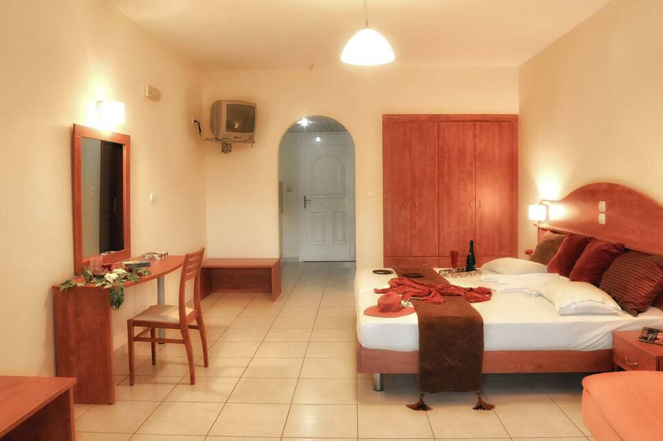 Belussi Beach Hotel & Suites 3