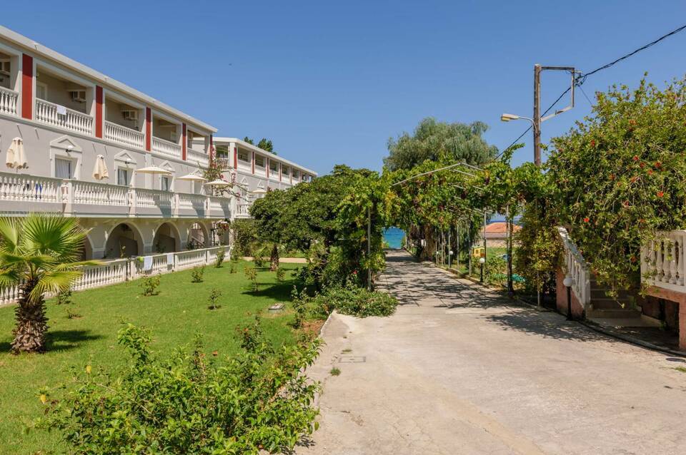 Belussi Beach Hotel & Suites 4