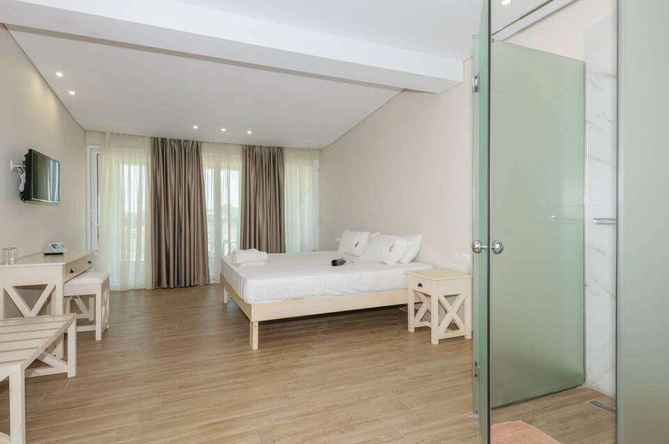Belussi Beach Hotel & Suites 5