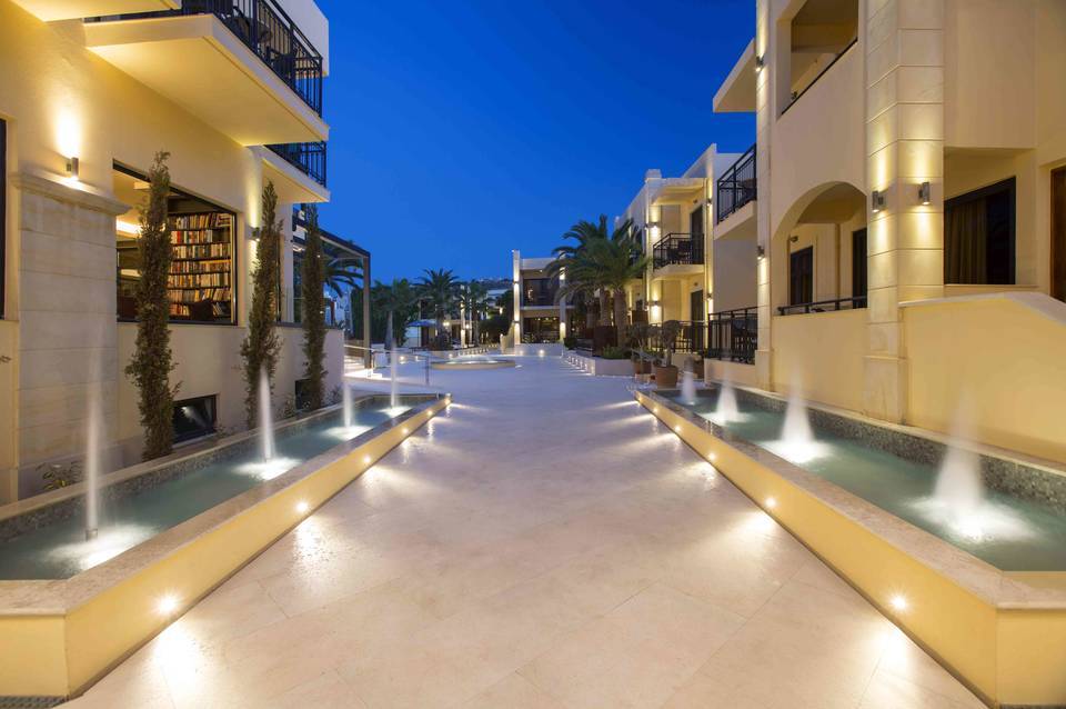 Atlantis Beach Hotel & Spa 4