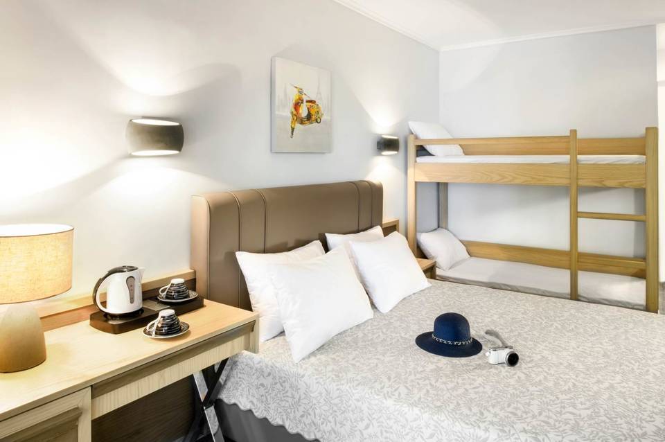 Philoxenia Hotel 5