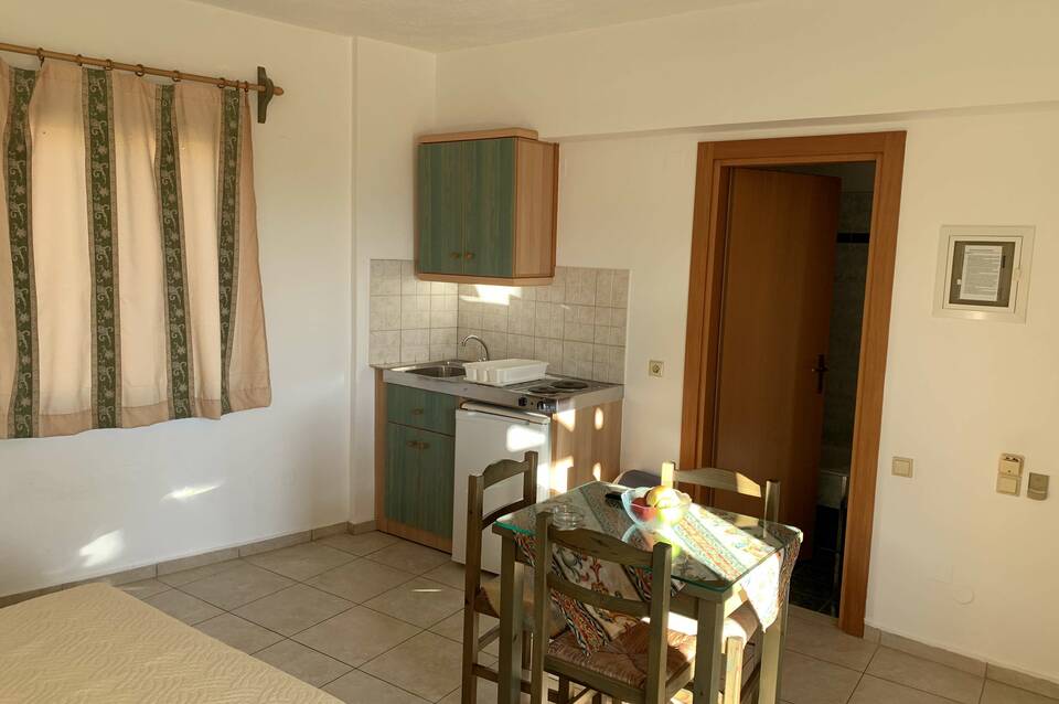 Dionysos Hotel Apartments & Studios 5