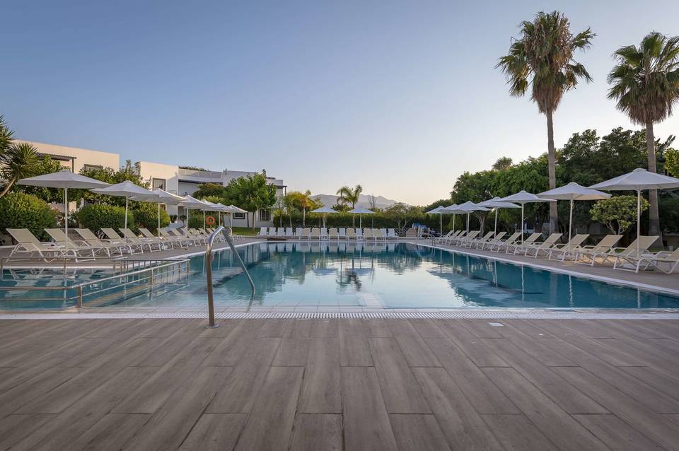 Alexandra Beach Hotel 3